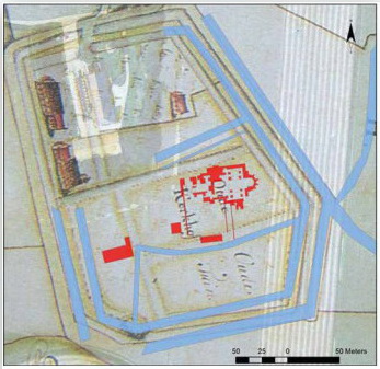 Hier zien we een combinatie van een luchtfoto uit 2008 en de landmeterskaart van Teijsinga uit 1731.
Rood: Funderingssporen	van het klooster en	de	andere bijbehorende	gebouwen. Blauw: sporen van grachten	of wegen.	